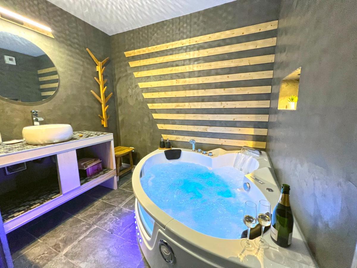 Gite Cosy Avec Jacuzzi Classe 3 Etoiles Poncin Екстериор снимка