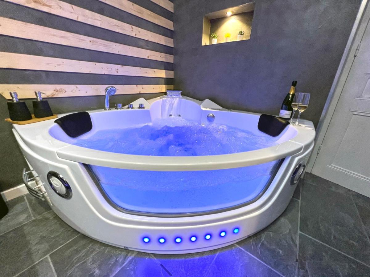 Gite Cosy Avec Jacuzzi Classe 3 Etoiles Poncin Екстериор снимка